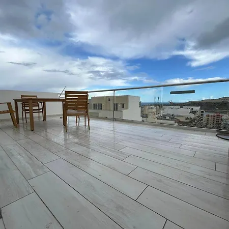 Duplex Penthouse Qawra Malta Appartamento